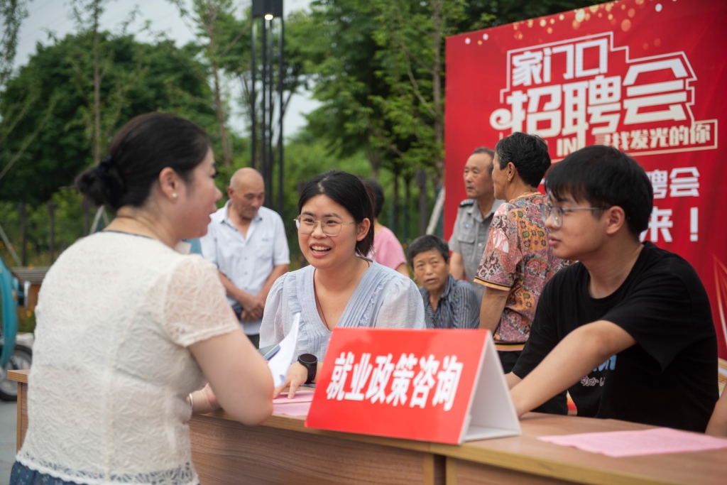 “就在無錫 青春揚帆”——“家門口”的招聘會