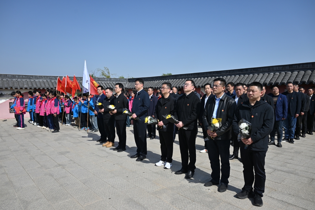 我們的節(jié)日·清明 | 新建鎮(zhèn)開展緬懷英烈清明祭掃活動